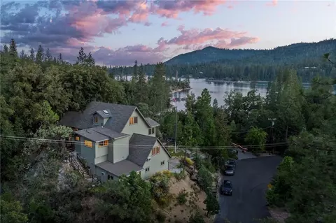 55500 Lake Point Dr, Bass Lake, CA 93604