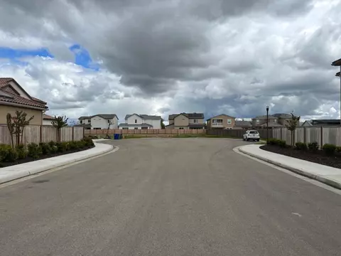 4269 Alissa Ave, Clovis, CA 93619