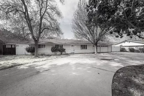 303 Trout Lake Dr, Sanger, CA 93657