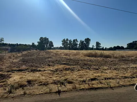 1111 Seabright Drive Dr, Madera, CA 93638