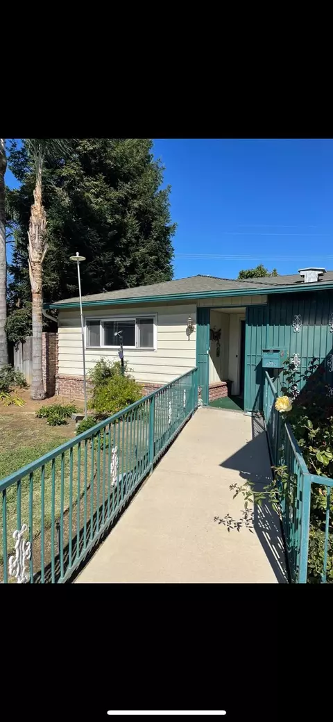 3949 E Norwich, Fresno, CA 93726