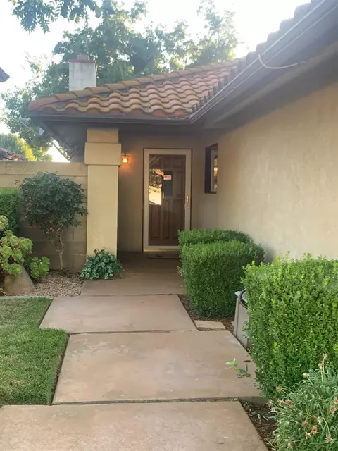 124 Queen Ln, Madera, CA 93637
