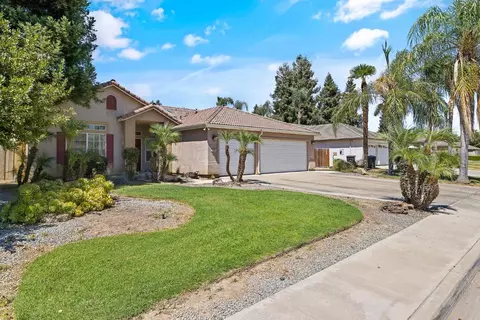 4606 W Country Ct, Visalia, CA 93277