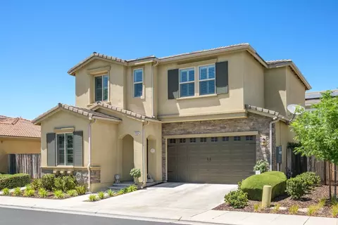 2034 E Corneliuson Dr, Fresno, CA 93730