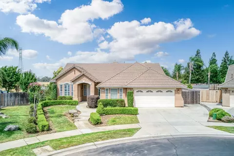 2751 Stuart Ave, Clovis, CA 93611