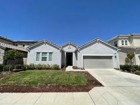 6226 E Saginaw Way, Fresno, CA 93727