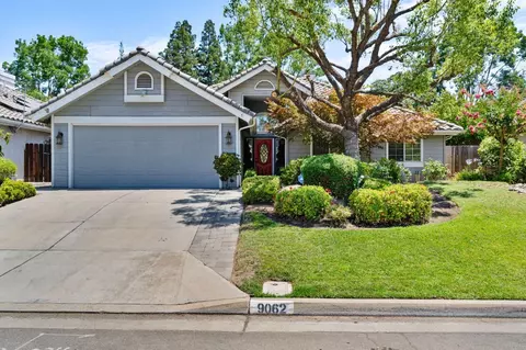 9062 N Brookview Ave, Fresno, CA 93720