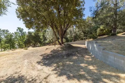42184 Oak Ln, Oakhurst, CA 93644