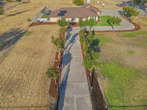 5874 Amber Ave, Clovis, CA 93619
