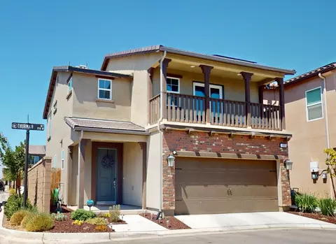 993 Thurman Way W, Madera, CA 93636