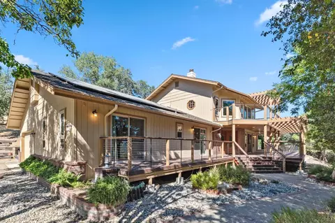 50655 Woodside Ln, Oakhurst, CA 93644