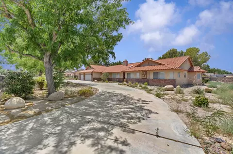 43949 Ryckebosch Ln, Lancaster, CA 93535