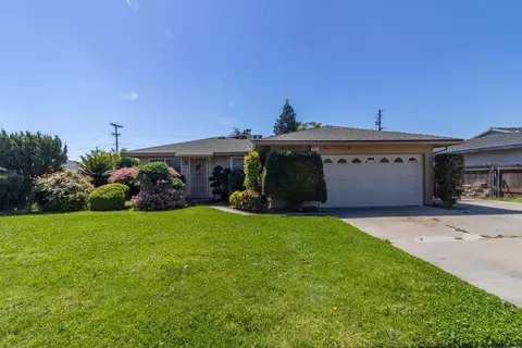 2319 W Carmen Ave, Fresno, CA 93728