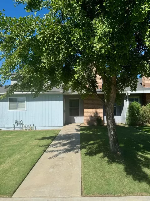 1141 S 5th Ave, Kingsburg, CA 93631