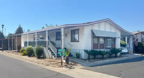 581 N Crawford Ave #146, Dinuba, CA 93618