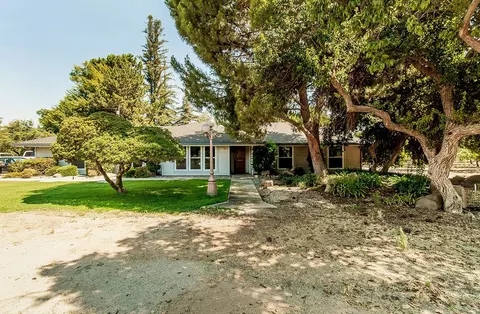 9526 E Belmont Ave, Sanger, CA 93657