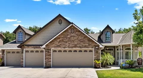 106 Moody Ave, Clovis, CA 93619