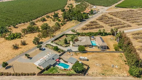 17476 Island Dr, Madera, CA 93636