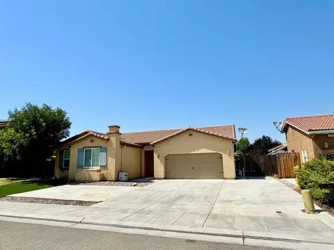 3735 Robinwood Ave, Clovis, CA 93619