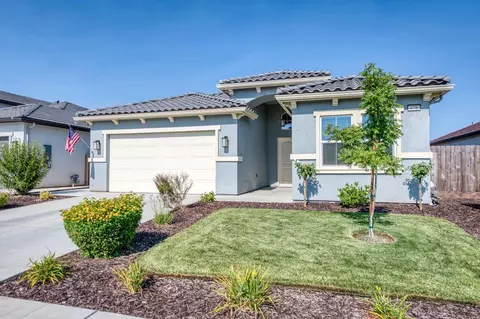 678 Alpine Way S, Madera, CA 93636