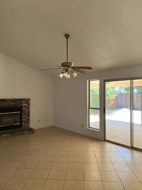 6131 N Constance Ave, Fresno, CA 93722