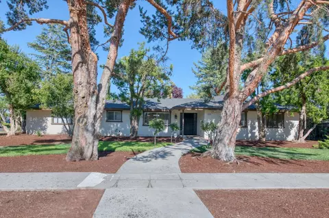 6136 N Fruit Ave, Fresno, CA 93711
