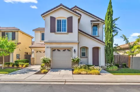 2053 E Christensen Dr, Fresno, CA 93730