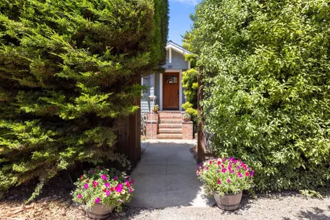 321 6th St, Half Moon Bay, CA 94019