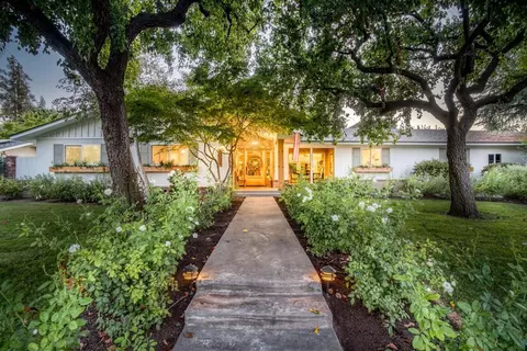 7465 N Charles Ave, Fresno, CA 93711