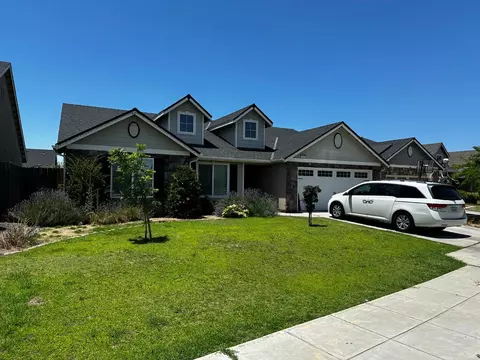 3669 N Dee Ann Ave, Fresno, CA 93727