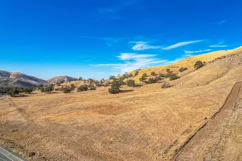 18683 Auberry, Clovis, CA 93619