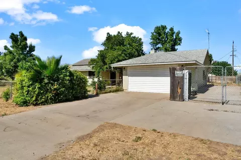 17346 Regal Dr, Madera, CA 93638