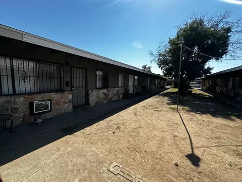402 S Dearing Ave, Fresno, CA 93702