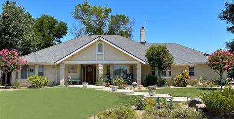 9018 W Whitesbridge Ave, Fresno, CA 93706