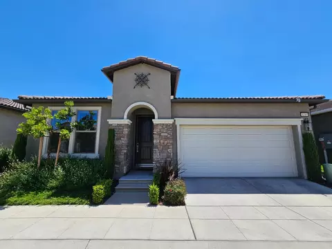 6195 E Zoie Dr, Fresno, CA 93727