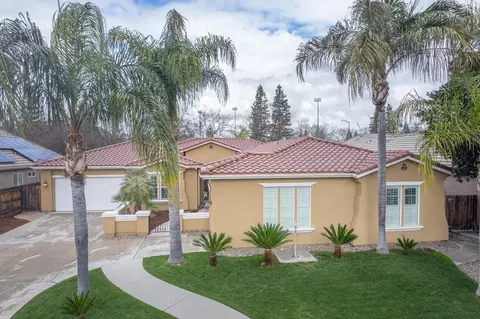 41 W Jordan Ave, Clovis, CA 93611