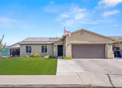 5235 E Garrett Ave, Fresno, CA 93725