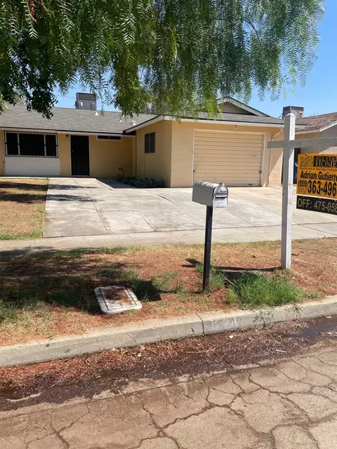 1224 W Valencia Ave, Fresno, CA 93706