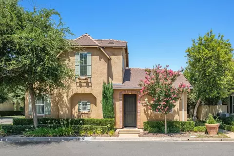 3819 Loyola Ln, Clovis, CA 93619
