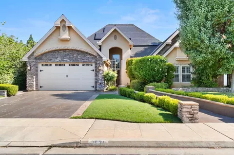 2521 Swift Ave, Clovis, CA 93611