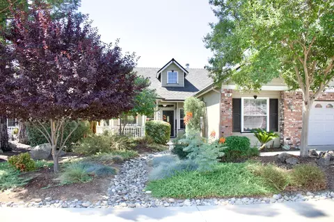 240 W Loyola Ave, Clovis, CA 93619
