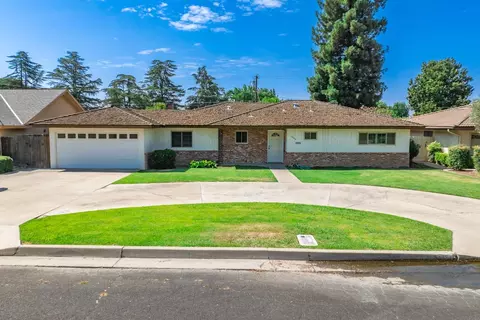 1220 De Cesari Ave, Madera, CA 93637