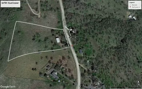 34781 Sunflower Ln, Squaw Valley, CA 93675
