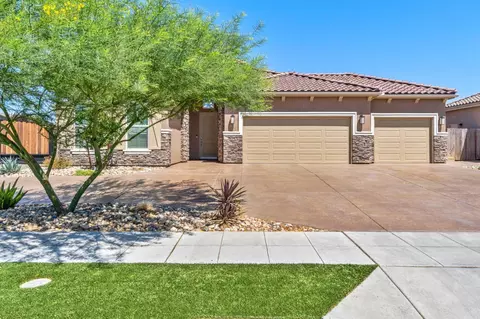 311 S Westberry Blvd, Madera, CA 93637