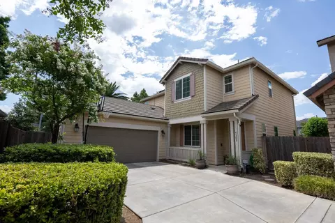 4303 W Pinsapo Dr, Fresno, CA 93722