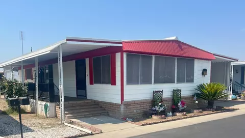 581 N Crawford Ave #6, Dinuba, CA 93618