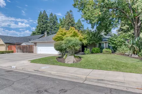 798 E Wood Duck Cir, Fresno, CA 93730
