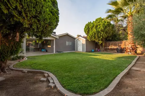 5431 N Carlsbad Ave, Fresno, CA 93722
