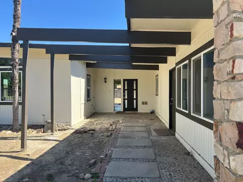 905 E Myrtle St, Hanford, CA 93230 photo 1