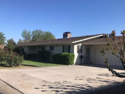 164 N Park Dr, Madera, CA 93637